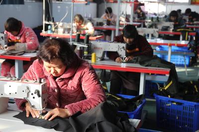 濉溪縣四鋪鎮 縫紉機奏響富民曲 村辦企業托起振興夢